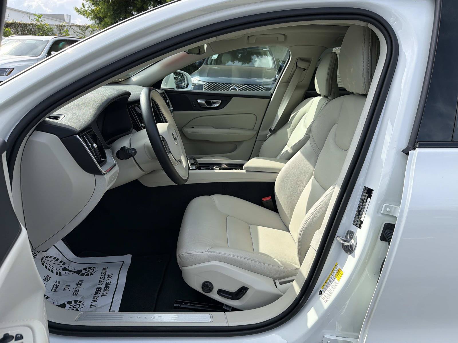 Certified 2025 Volvo V60 B5 Cross Country Plus AWD/4WD image 17