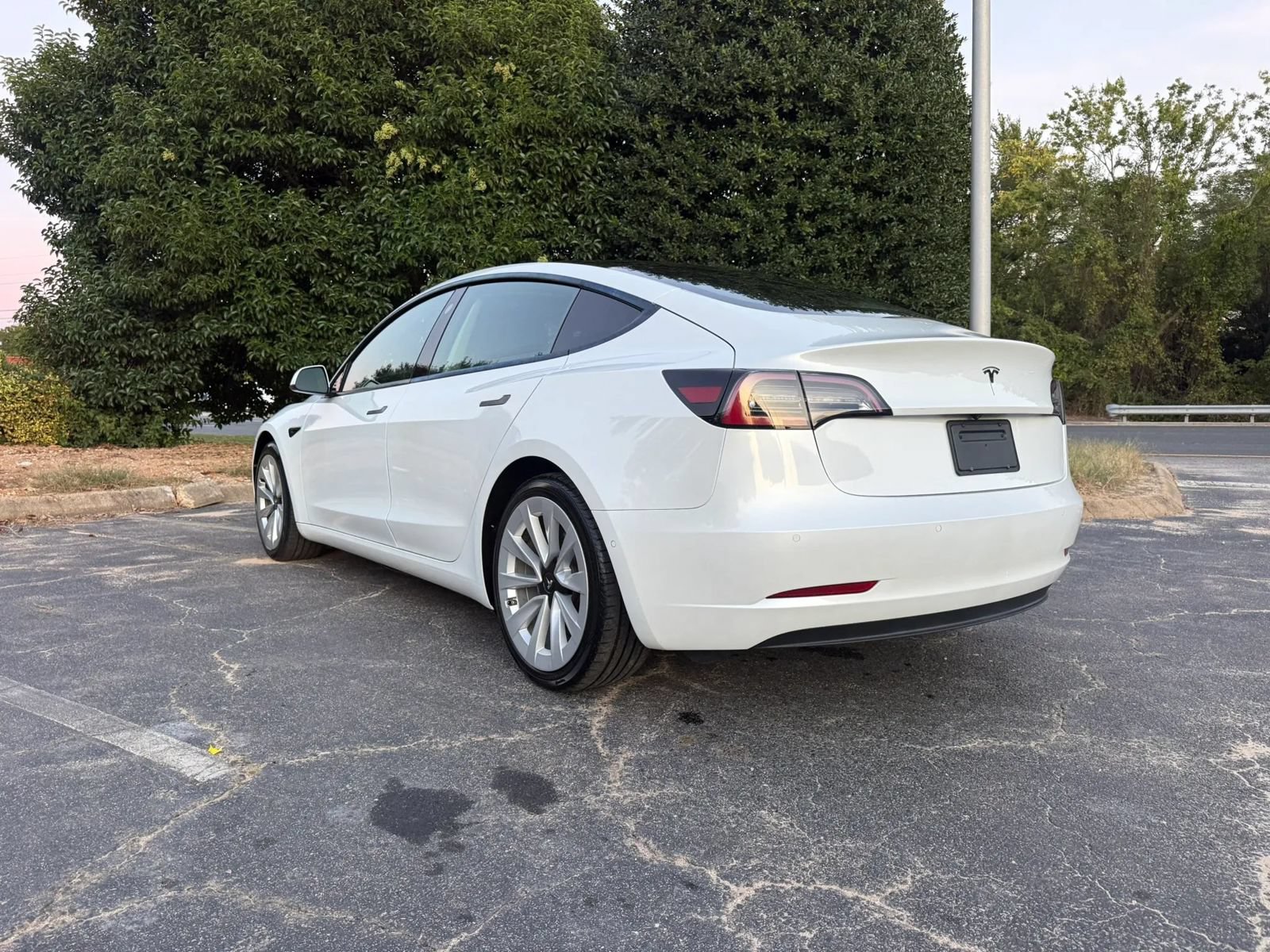 Used 2021 Tesla Model 3 Standard Range Plus RWD image 9