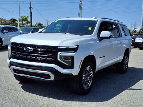 Used 2025 Chevrolet Suburban Z71 AWD/4WD image 3