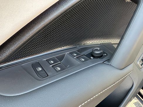 New 2025 Volkswagen Tiguan SE image 18