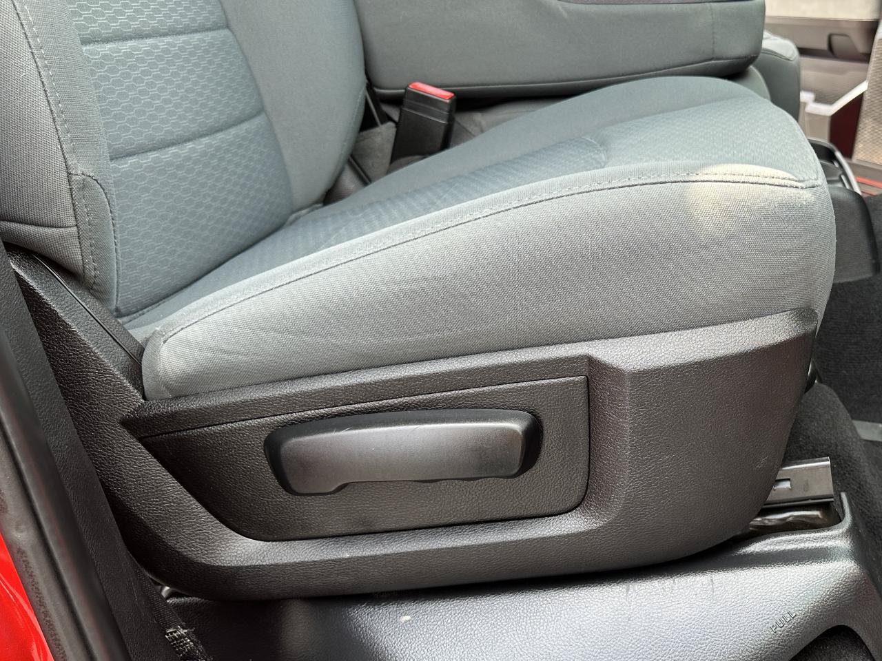 Used 2020 RAM 1500 Classic SLT AWD/4WD image 43