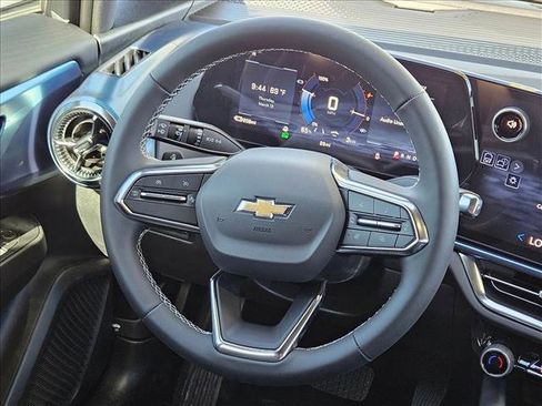 New 2026 Chevrolet Equinox EV LT image 9