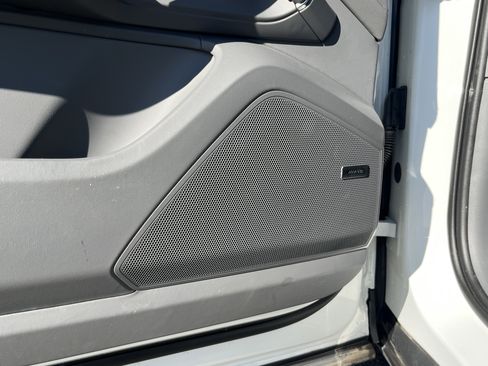 Certified 2023 Porsche Cayenne Platinum Edition image 23