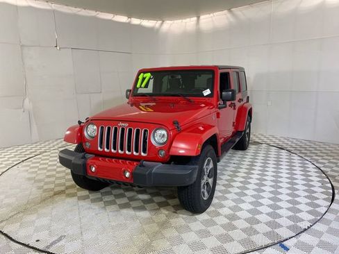 Used 2017 Jeep Wrangler Unlimited Sahara w/ Connectivity Group AWD/4WD image 20