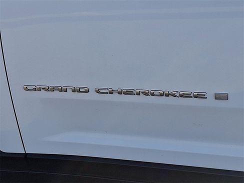 Used 2024 Jeep Grand Cherokee L Limited w/ Luxury Tech Group II image 31