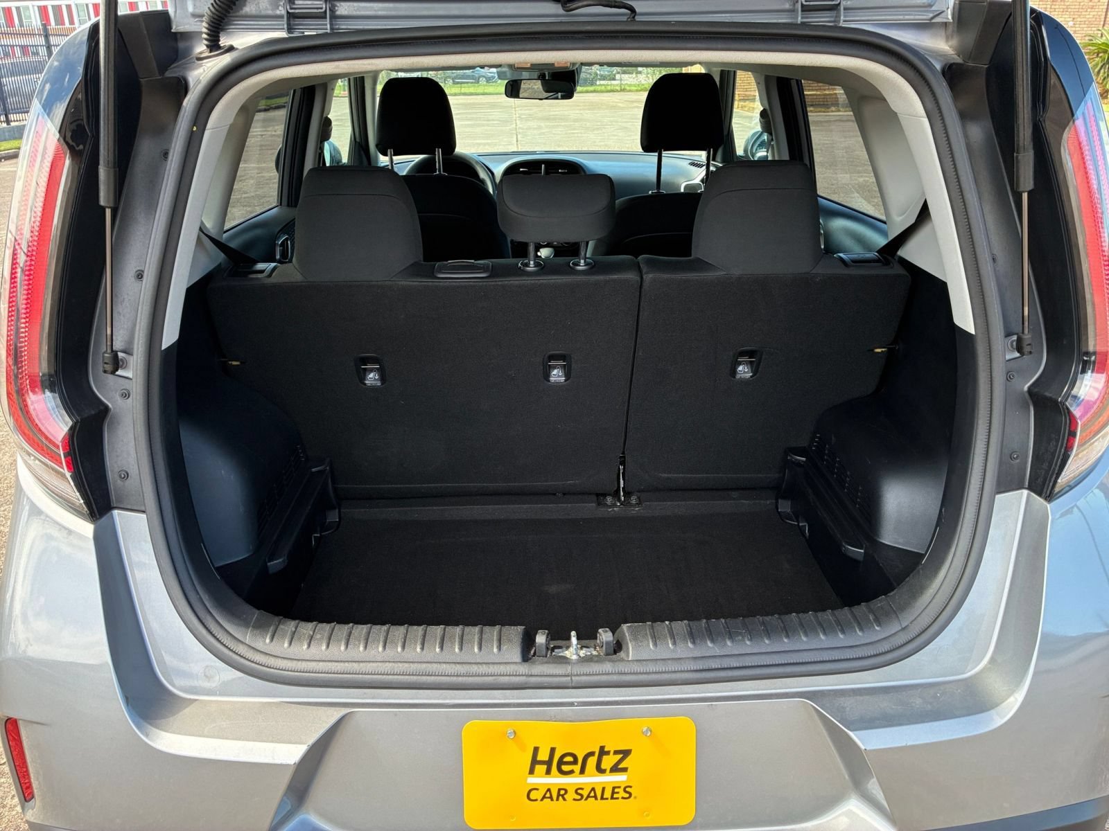 Used 2025 Kia Soul LX w/ LX Technology Package FWD image 28