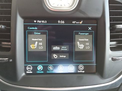 Used 2021 Chrysler 300 Touring L image 7