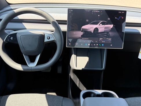Used 2026 Tesla Model Y 2WD image 10