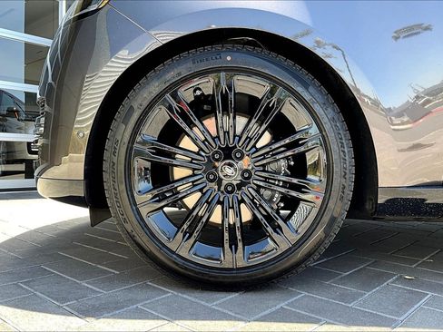 New 2025 Land Rover Range Rover SE image 12