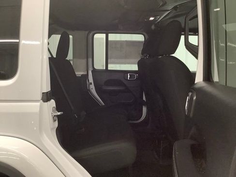 Used 2018 Jeep Wrangler Unlimited Sahara w/ Cold Weather Group AWD/4WD image 9