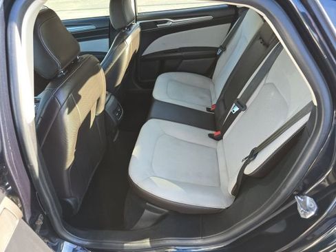 Used 2020 Ford Fusion SE w/ Equipment Group 151A image 5