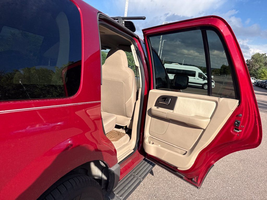Used 2004 Ford Expedition XLT AWD/4WD image 22
