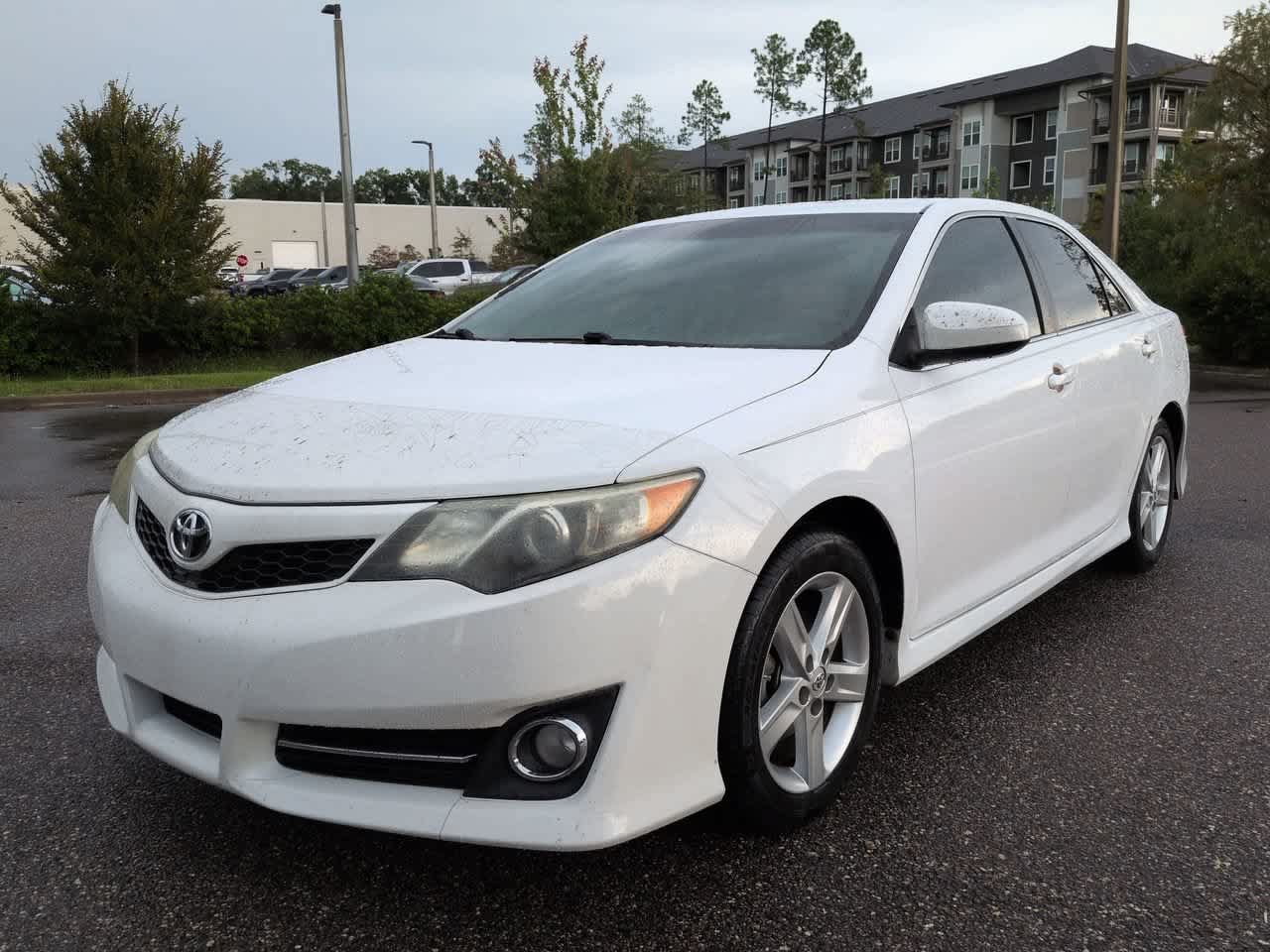 Used 2014 Toyota Camry SE FWD image 2