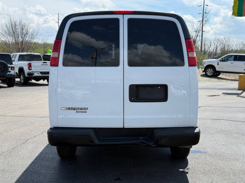 Used 2016 Chevrolet Express 2500 RWD image 7