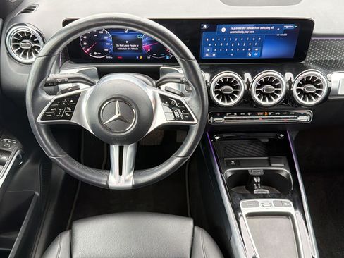 Used 2025 Mercedes-Benz GLB 250 4MATIC image 26