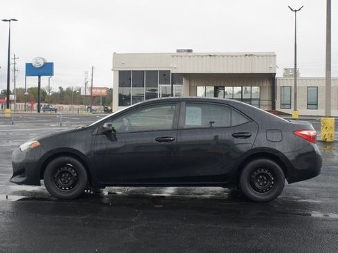 Used 2019 Toyota Corolla L image 9