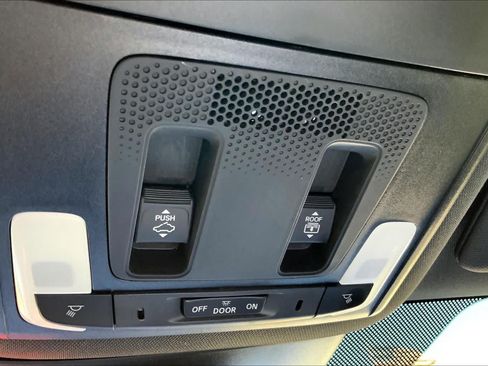 Used 2025 Honda Pilot Black Edition image 33
