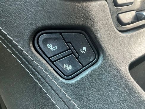 Used 2020 GMC Yukon XL SLT AWD/4WD image 41