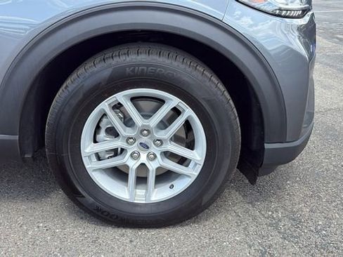 New 2026 Ford Explorer Active RWD image 9