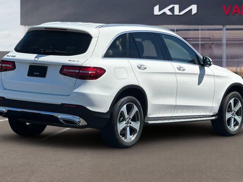 Used 2019 Mercedes-Benz GLC 300 4MATIC image 4
