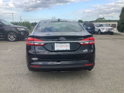 Used 2017 Ford Fusion SE w/ Fusion SE Technology Package FWD image 8