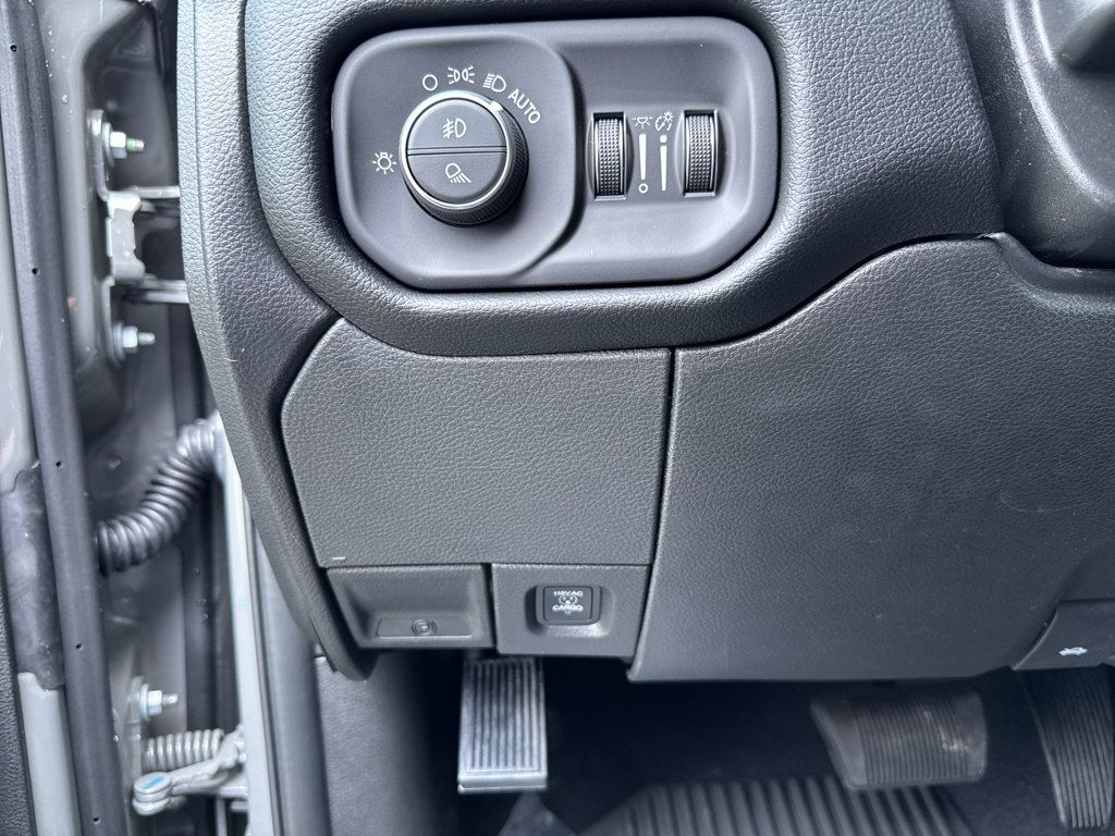 New 2026 RAM 3500 Laramie AWD/4WD image 32