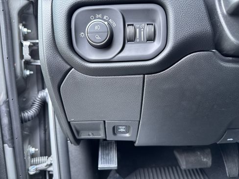 New 2026 RAM 3500 Laramie AWD/4WD image 32