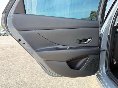 Used 2022 Hyundai Elantra SEL w/ Convenience Package FWD image 23