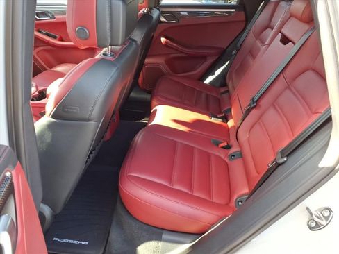 Used 2023 Porsche Macan Turbo image 13