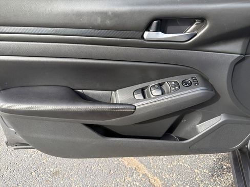 Used 2024 Nissan Altima 2.5 SV image 15