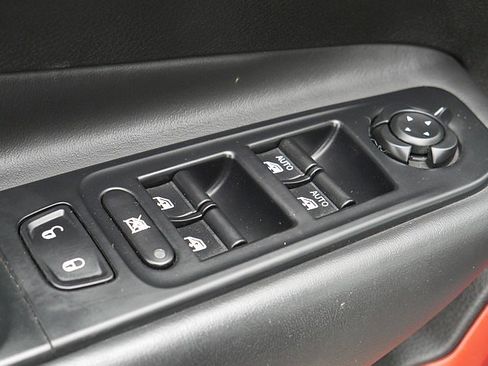 Used 2018 Jeep Renegade Trailhawk w/ Cold Weather Group II image 25