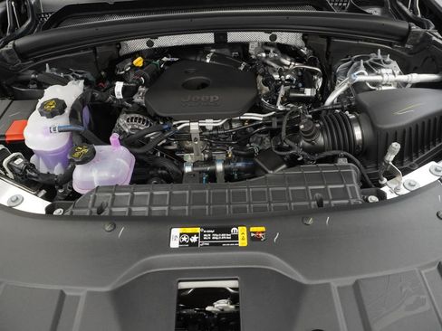 New 2026 Jeep Grand Cherokee Altitude AWD/4WD image 38