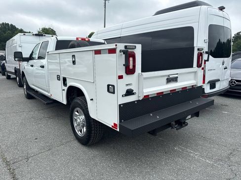 Used 2024 RAM 2500 Tradesman w/ Chrome Appearance Group AWD/4WD image 4
