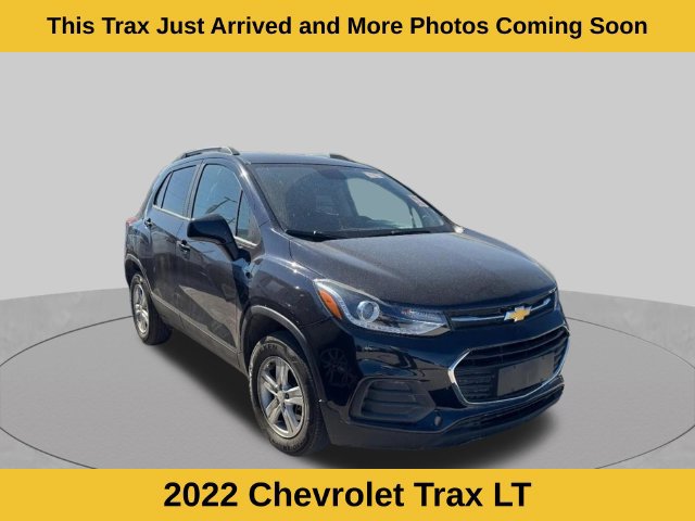 Used 2022 Chevrolet Trax LT w/ LT Convenience Package AWD/4WD image 2