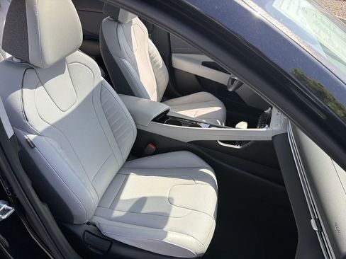 Used 2022 Hyundai Elantra Limited FWD image 26