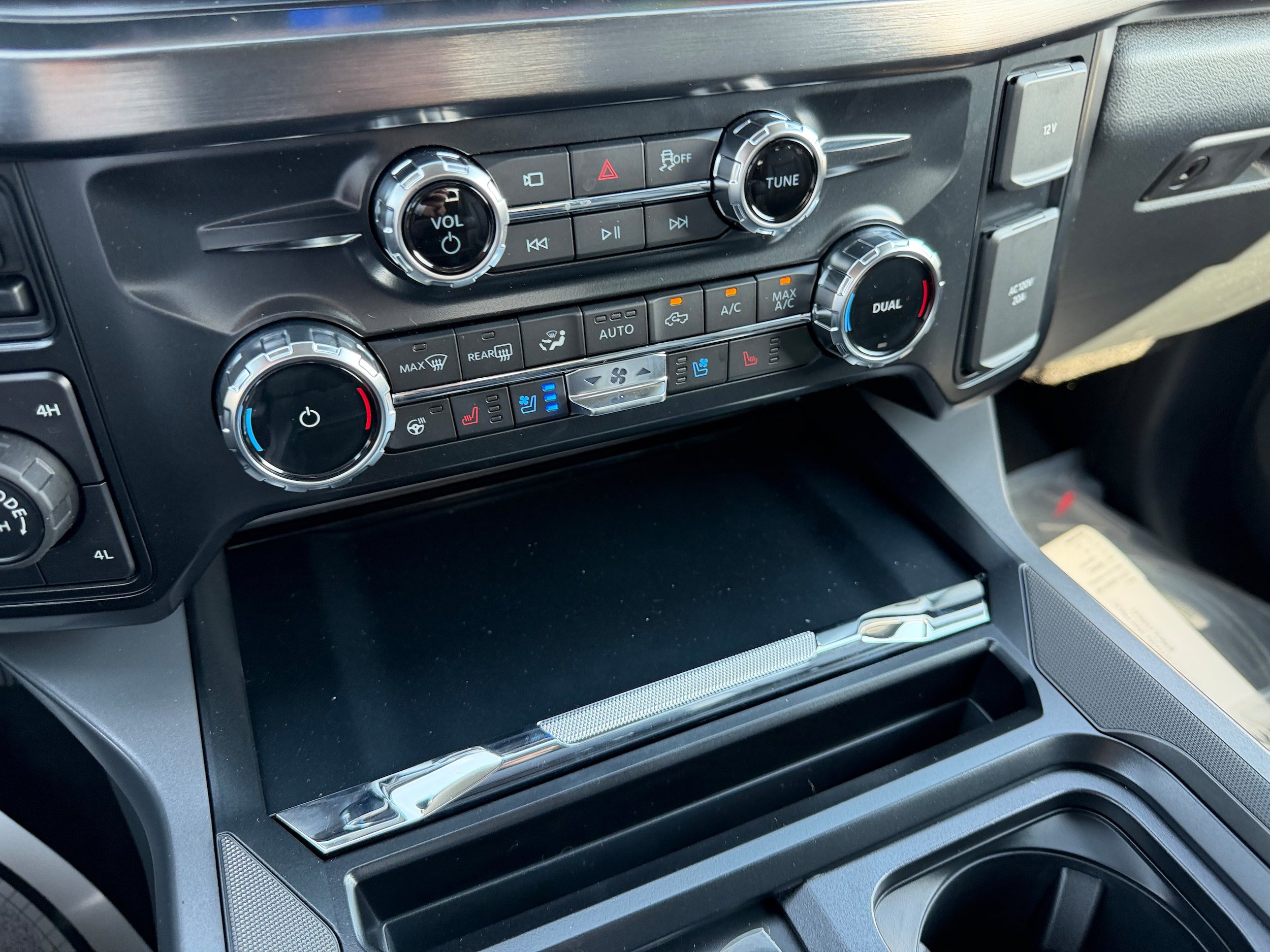 New 2026 Ford F350 Lariat w/ Tremor Off-Road Package AWD/4WD image 28