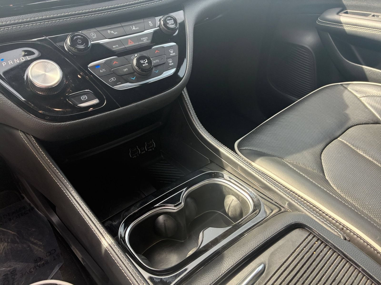 Used 2025 Chrysler Pacifica Limited FWD image 37