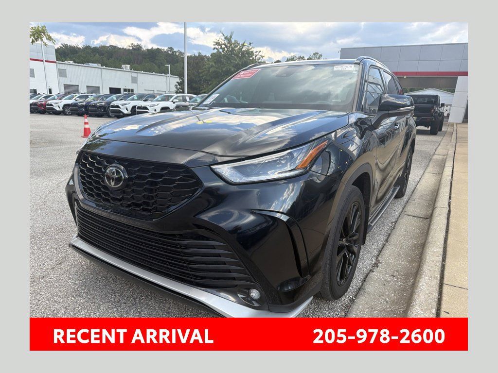 Used 2024 Toyota Highlander XSE FWD image 1