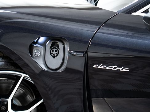 New 2026 Porsche Taycan 4S AWD/4WD image 34