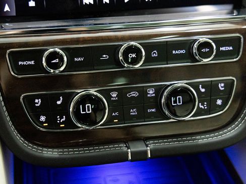 New 2026 Bentley Bentayga AWD/4WD image 36