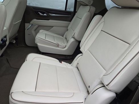 Used 2022 GMC Yukon XL Denali image 9