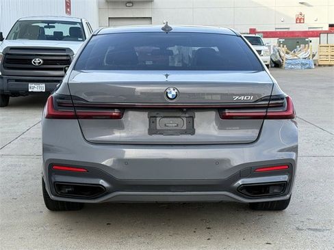 Used 2021 BMW 740i w/ M Sport Package image 5