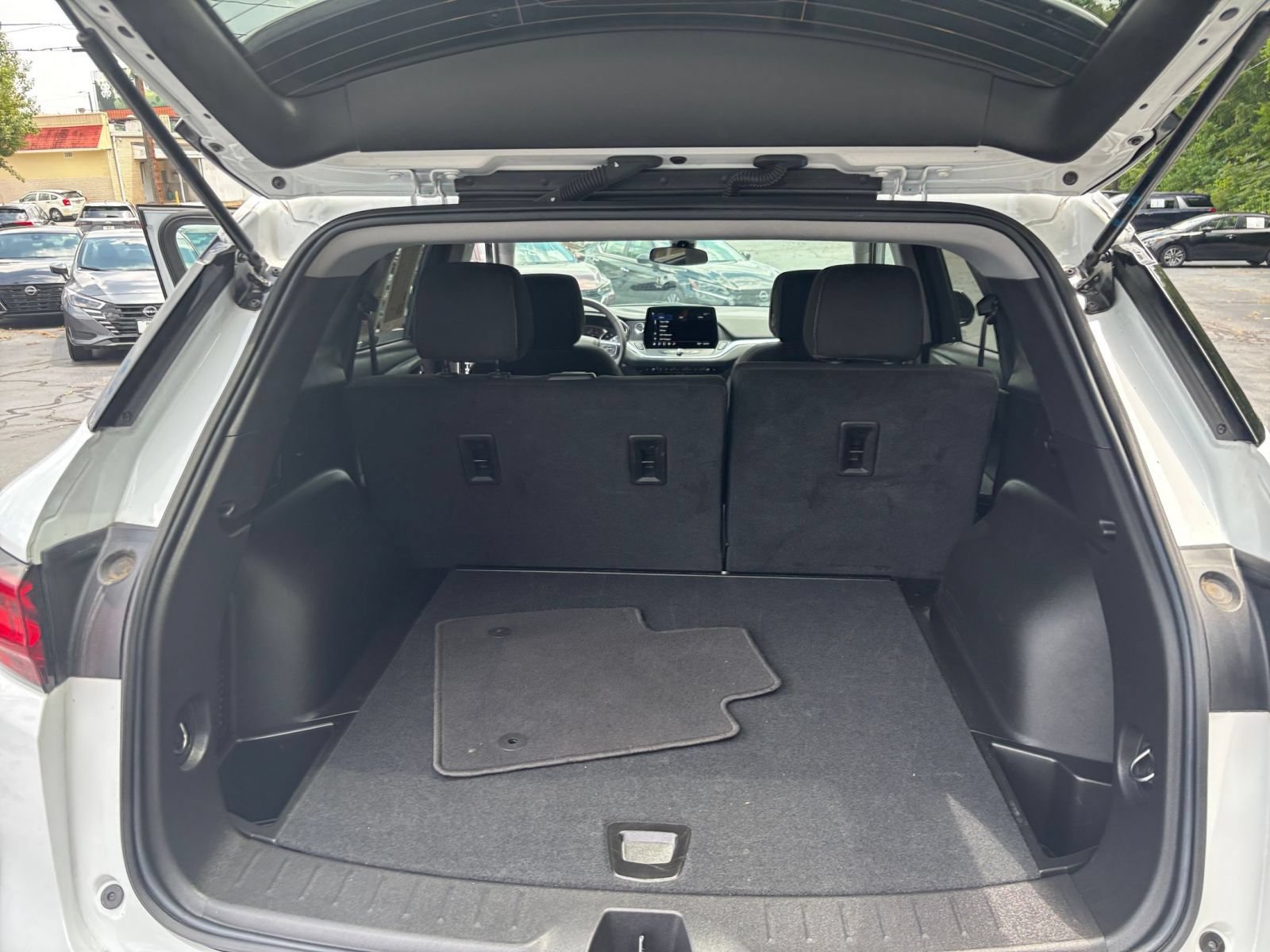 Used 2025 Chevrolet Blazer LT FWD image 27