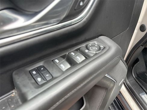 Used 2022 Chevrolet Suburban LT image 11