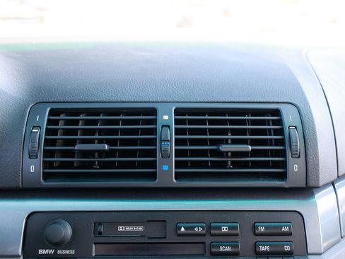 Used 1999 BMW 323i Sedan image 30