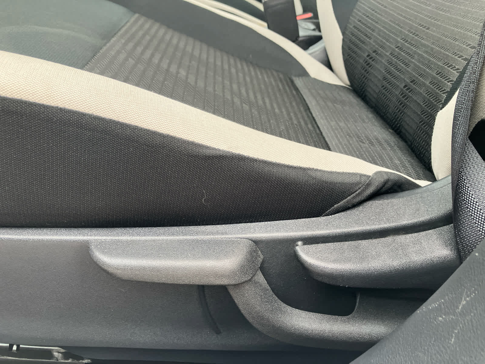 Used 2020 Nissan Versa SV FWD image 12