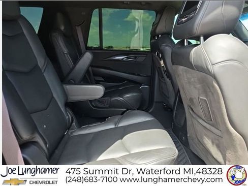 Used 2016 Cadillac Escalade Platinum AWD/4WD image 11