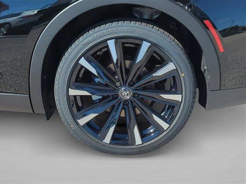 New 2026 Toyota Crown Platinum image 9