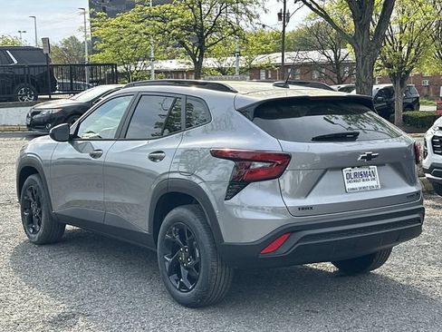 New 2026 Chevrolet Trax LT w/ Driver Confidence Package FWD image 4