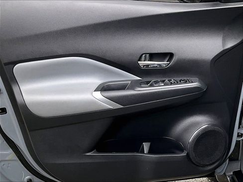 Used 2023 Nissan Kicks SR w/ SR Premium Package image 17